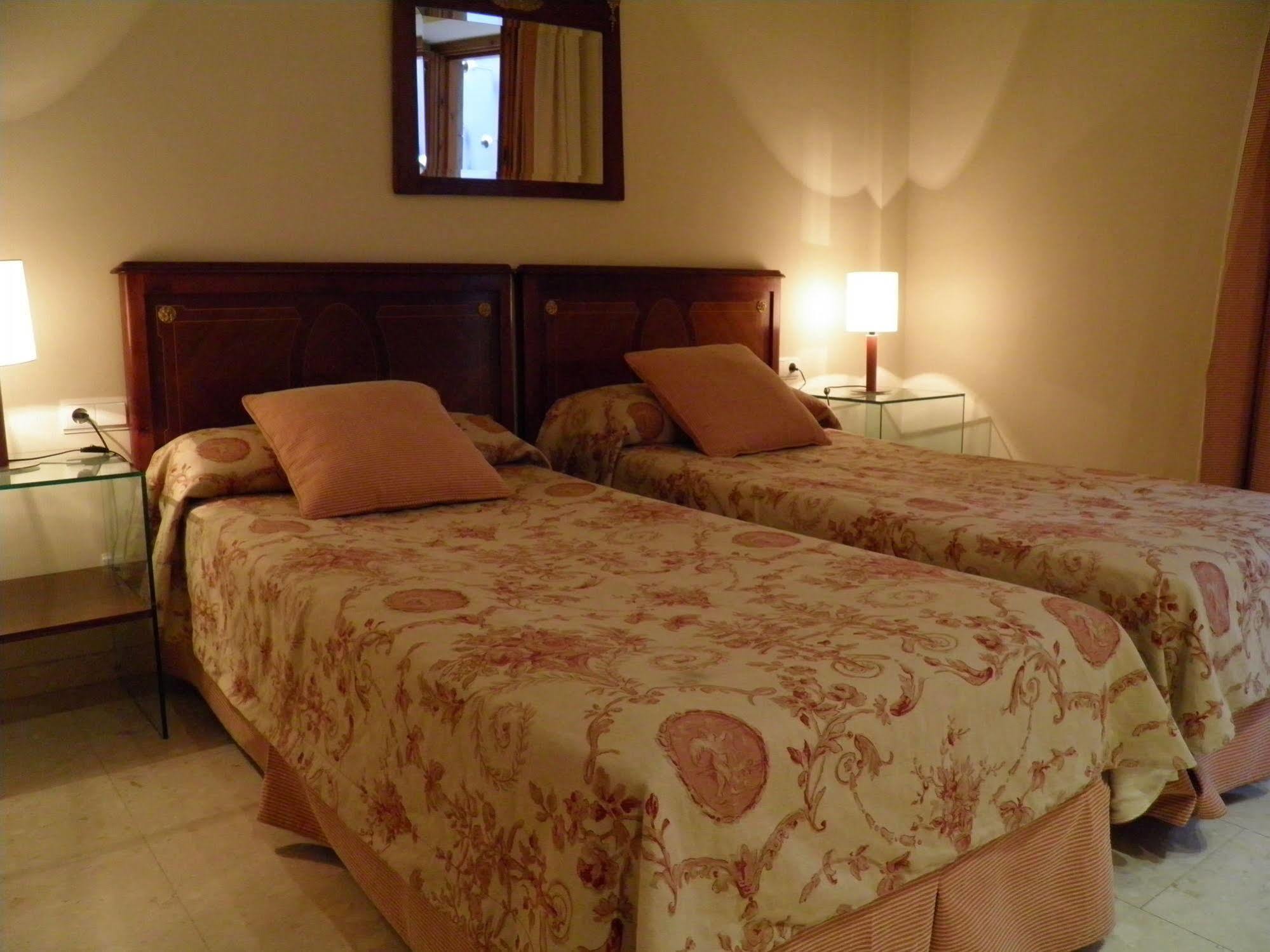 Apartaments St. Jordi Comtal Барселона Екстер'єр фото